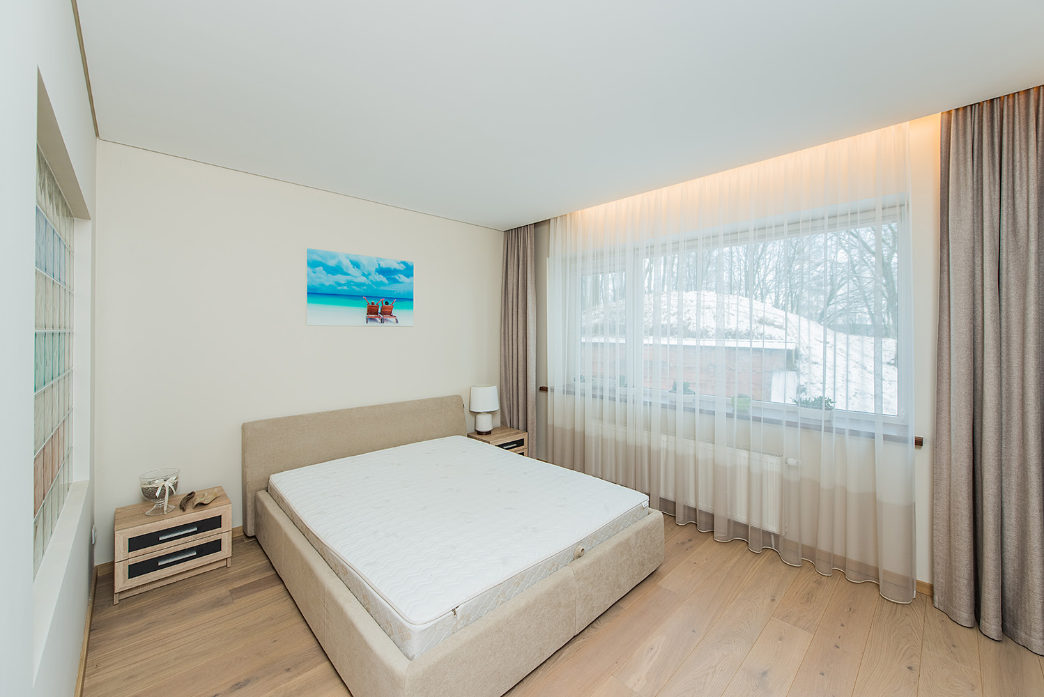 Parduodamas erdvus dviejų kambarių butas prestižinėje vietoje Vičiūnuose.
