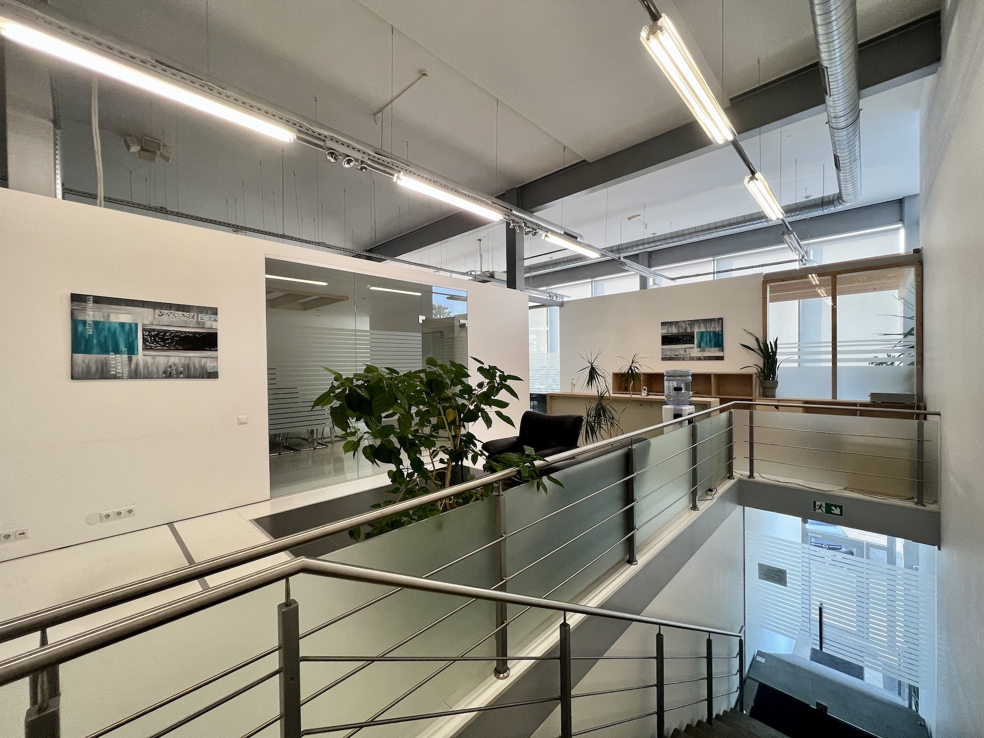 Išnuomojamos biuro/prekybos patalpos 507 m² Savanorių pr. su baldais.