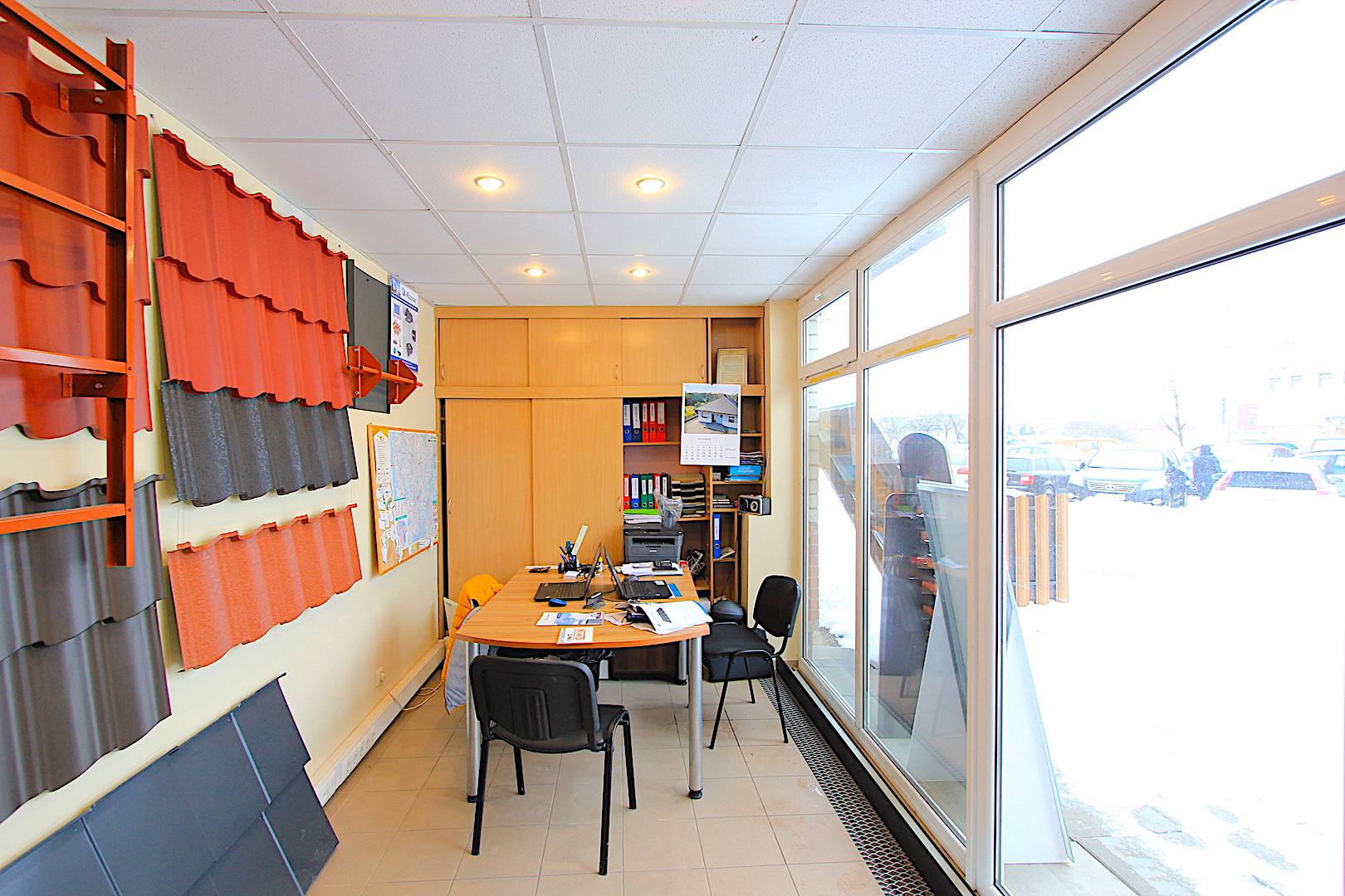 Išnuomojamos tvarkingos, šviesios 13 m² patalpos Draugystės multifunkciniame centre.