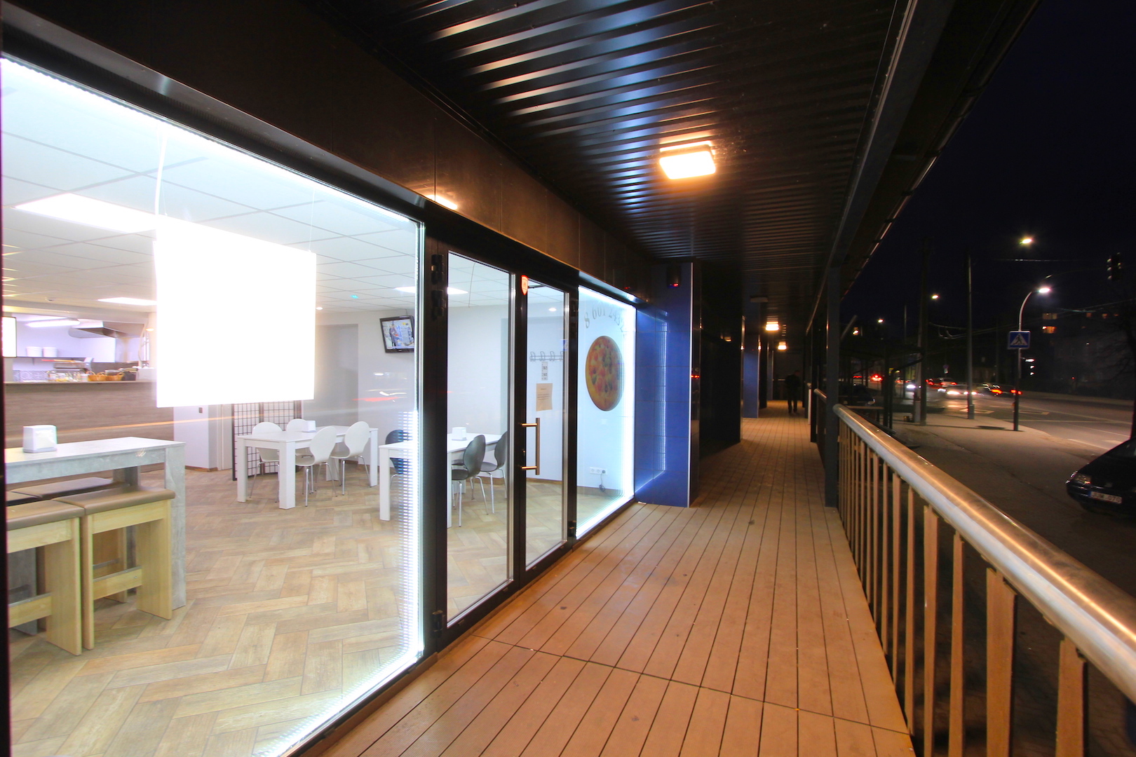 Išnuomojamos 42 - 85 m² prekybinės patalpos naujame verslo centre.