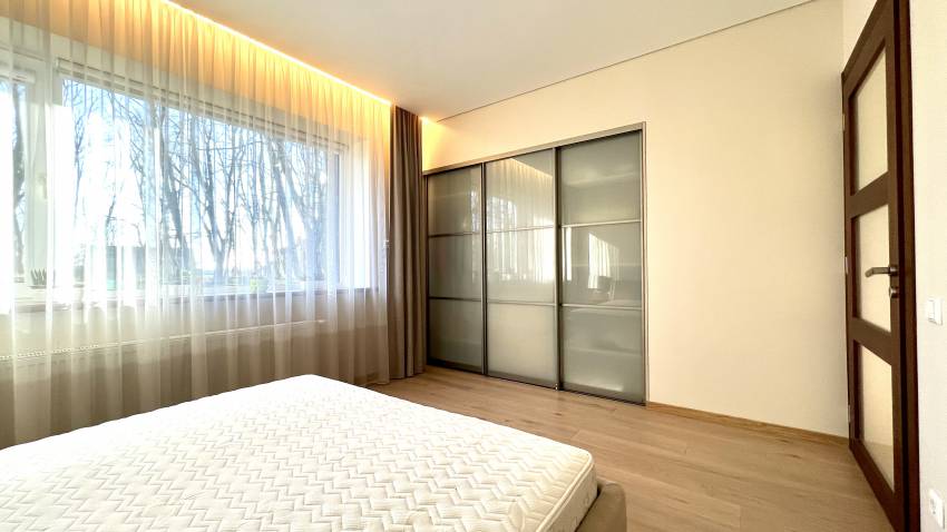 Parduodamas erdvus dviejų kambarių butas prestižinėje vietoje Vičiūnuose.